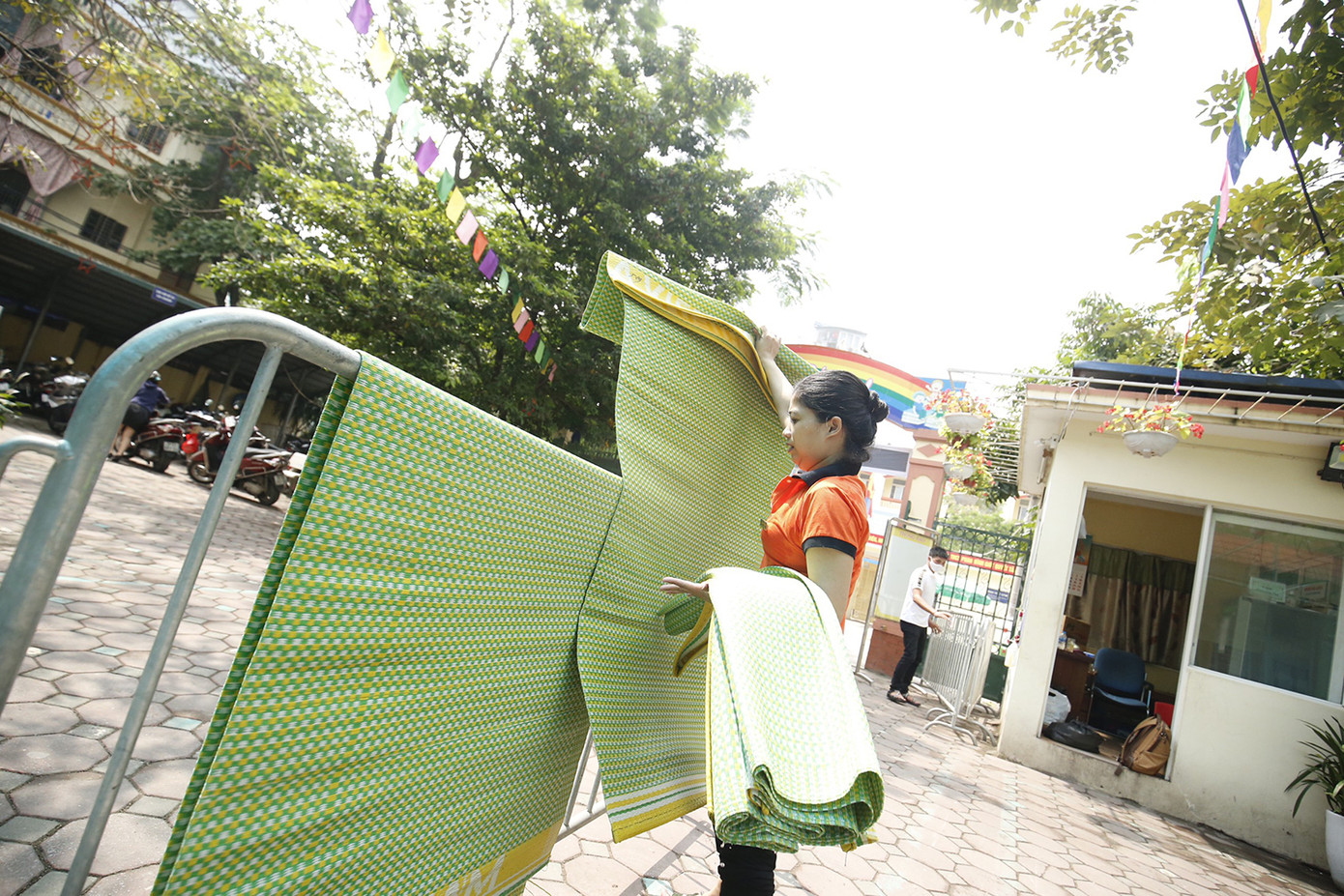 Sẵn sàng đón học sinh trở lại trường học sau thời gian nghỉ dịch COVID-19 ảnh 12