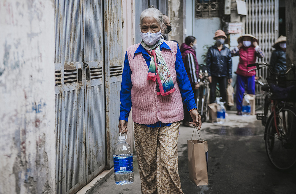Hàng ngàn gói thực phẩm đến với người có hoàn cảnh khó khăn trong dịch COVID-19 ảnh 5