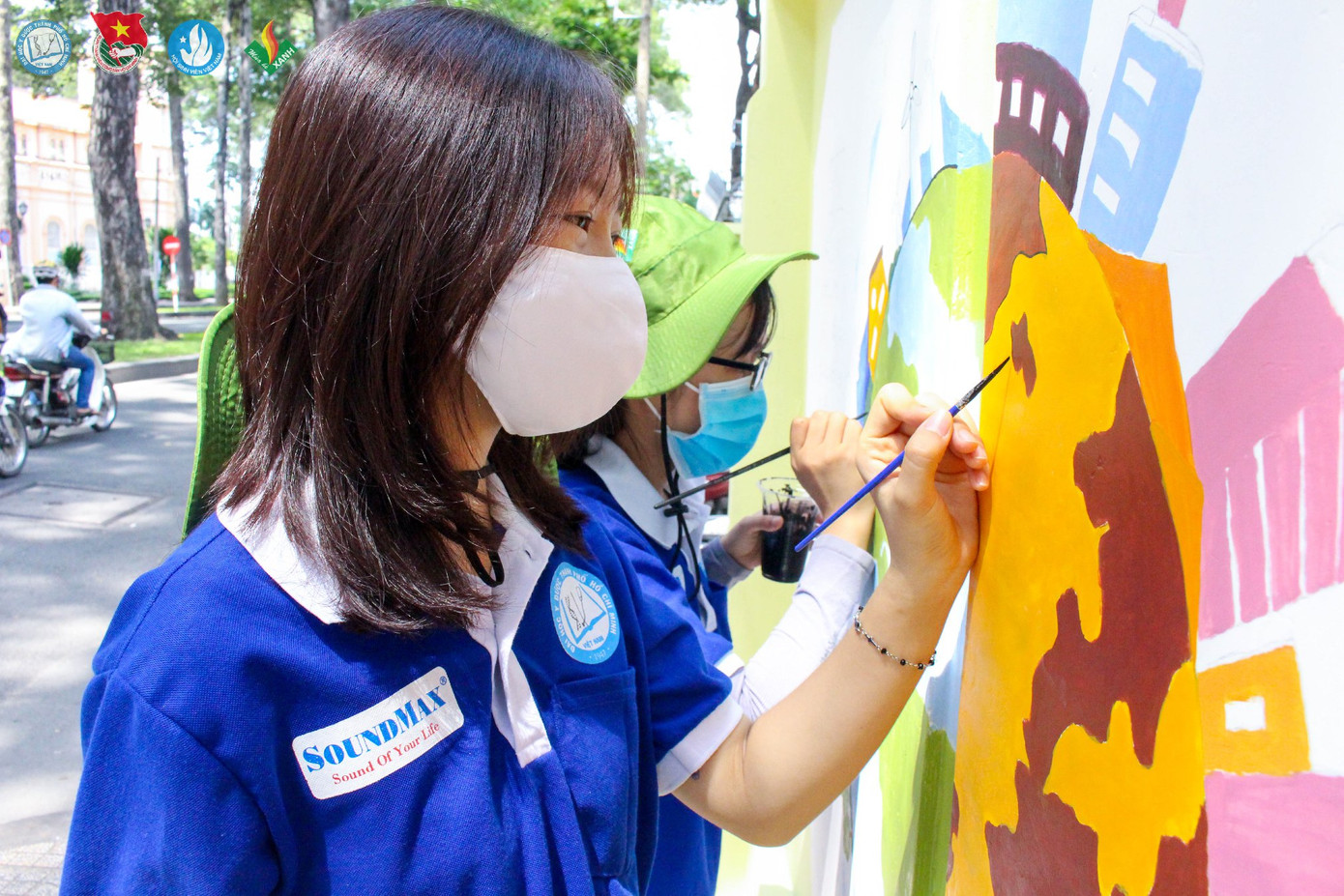 “Chiến sĩ áo trắng” xuất hiện trong chiến dịch “phủ xanh” ký túc xá ảnh 2