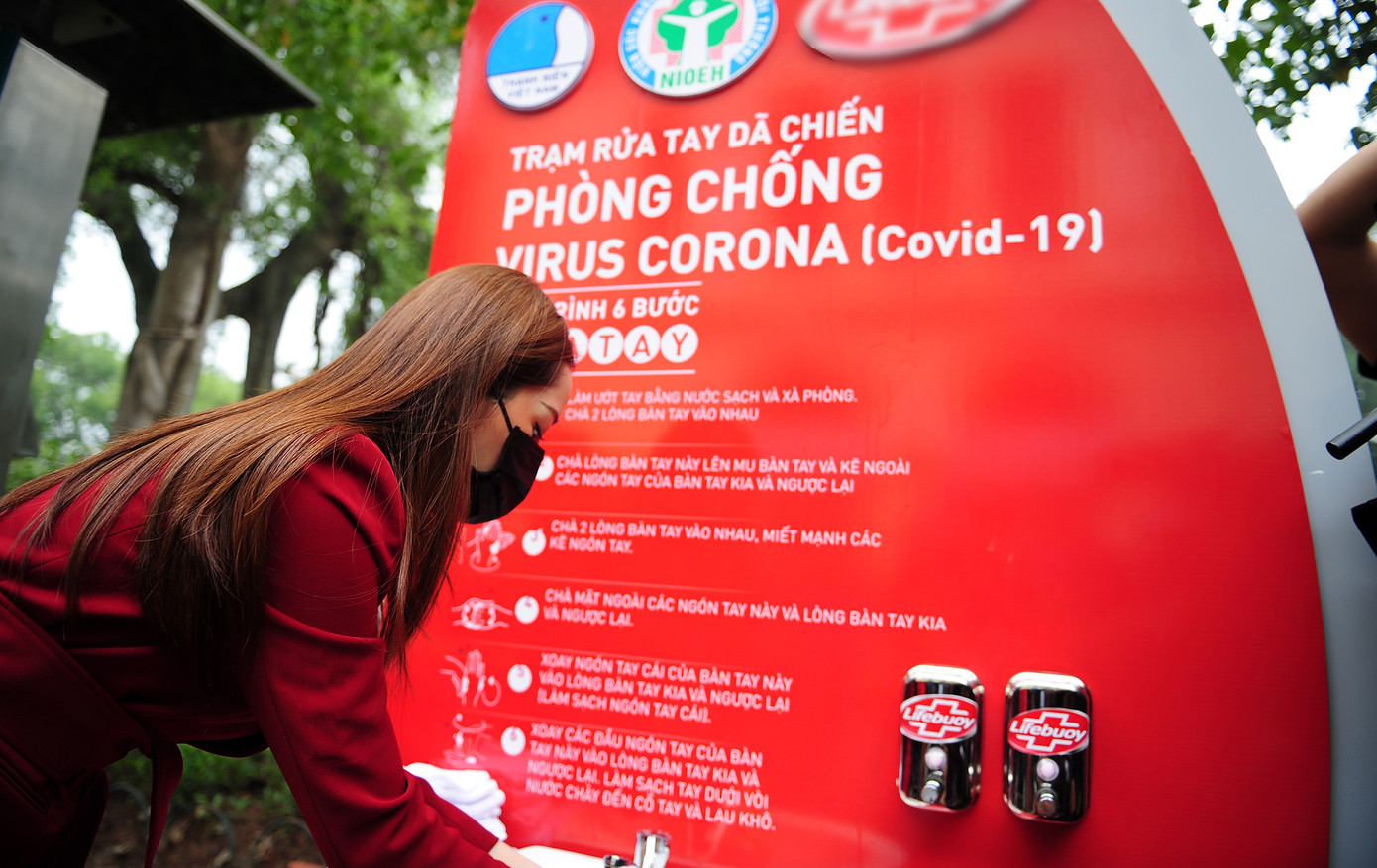 Ca sĩ Chi Pu lan toả hành động rửa tay mọi lúc, mọi nơi ảnh 3