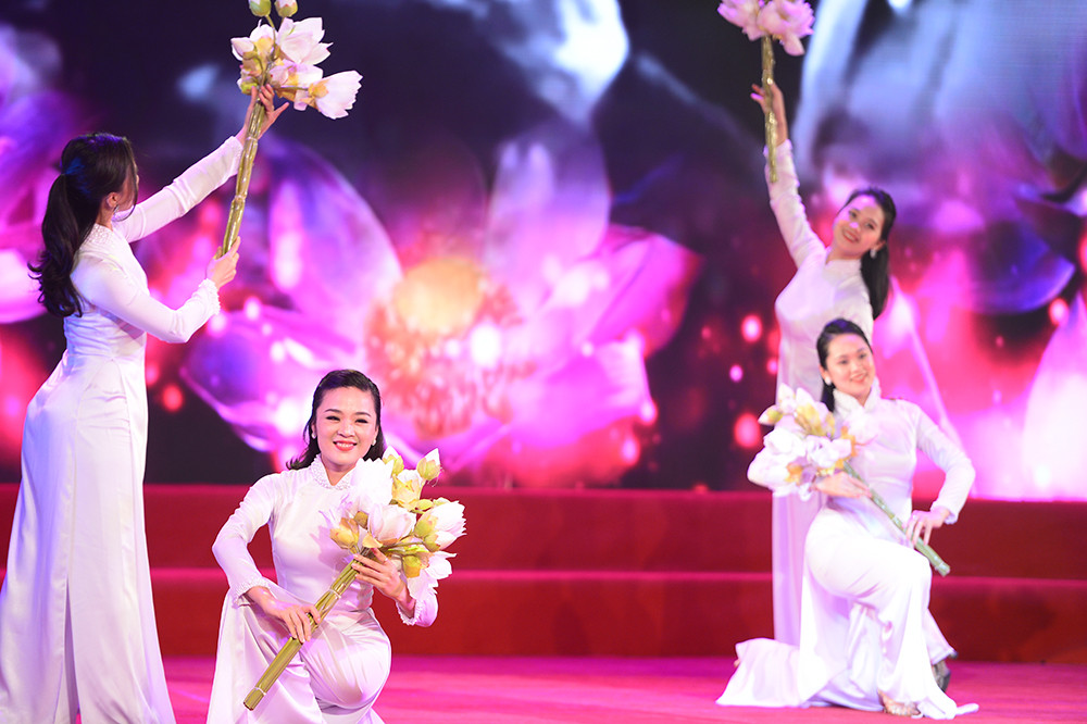 Tuyên dương 130 học sinh, sinh viên là những điển hình xuất sắc ảnh 6