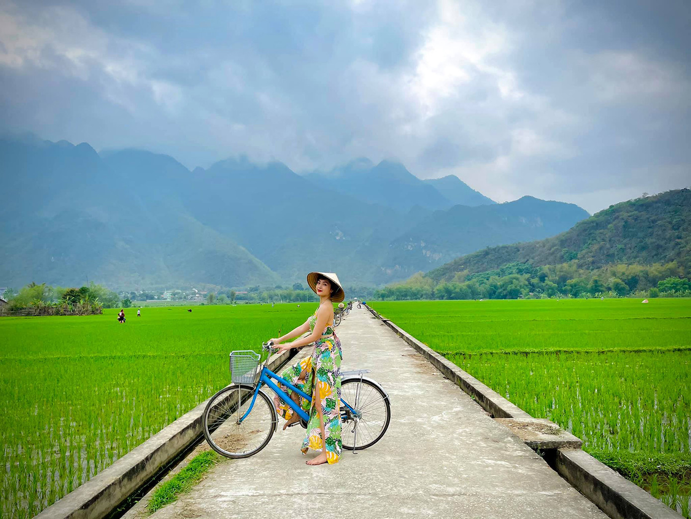 Cựu hoa khôi trường ĐH Ngoại thương khoe hình ảnh “chu du khắp nơi“ ảnh 7