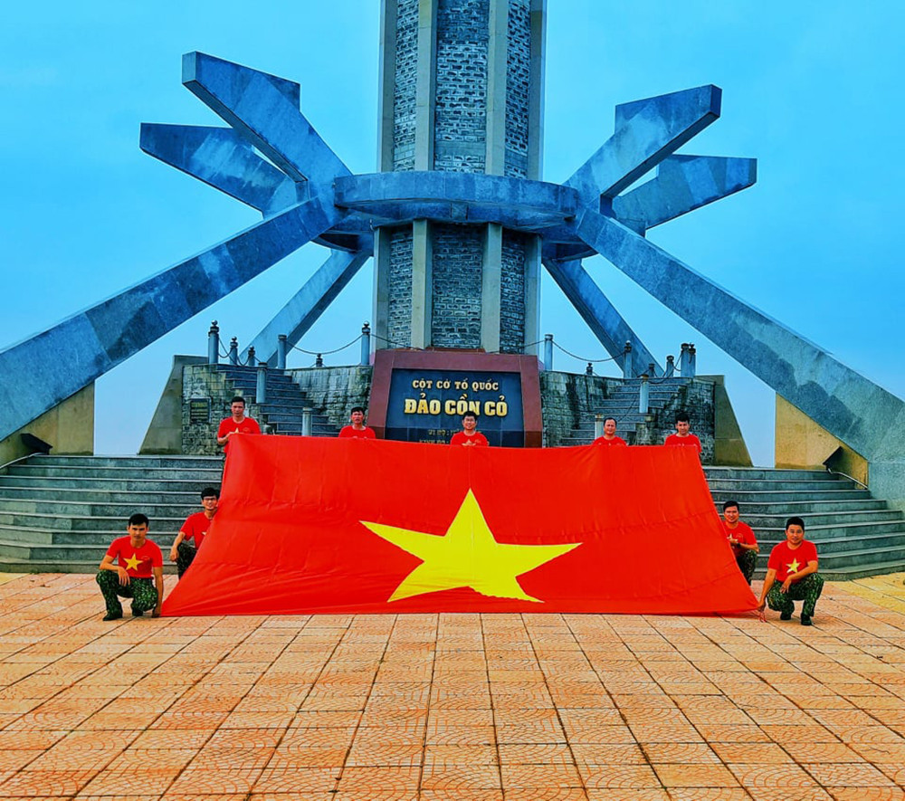 Lễ chào cờ đặc biệt nơi đảo tiền tiêu của Tổ quốc ảnh 4