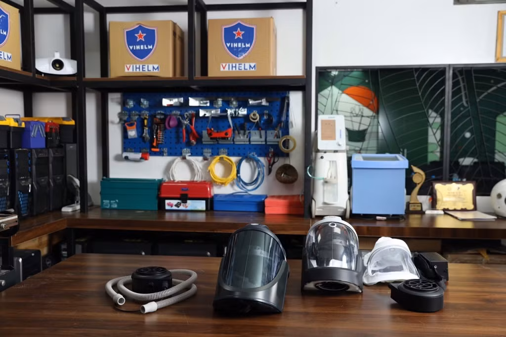 Học sinh sáng tạo mũ di động phòng dịch COVID-19 ảnh 3