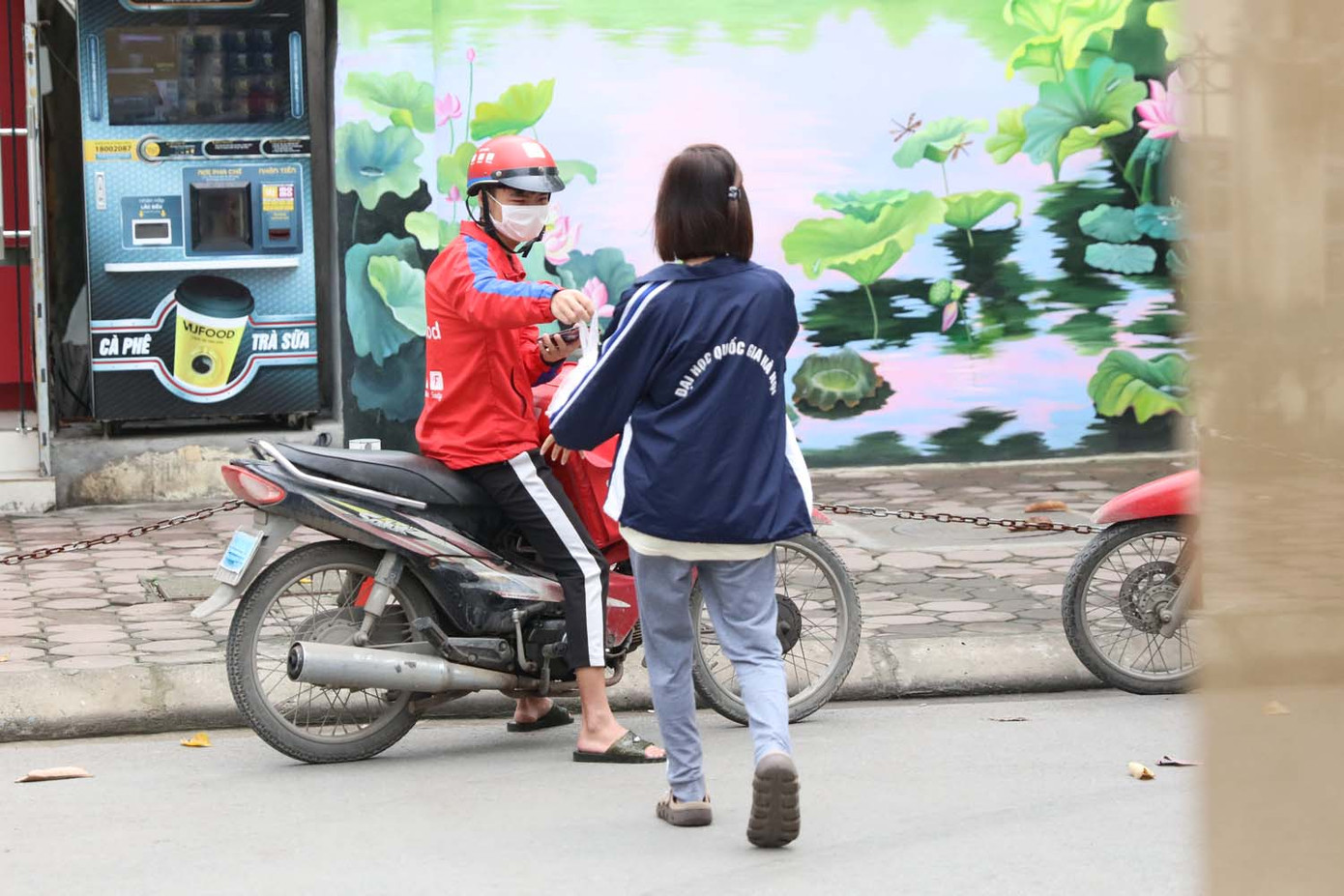 Sinh viên ĐHQG Hà Nội tránh dịch trong kí túc xá ảnh 8