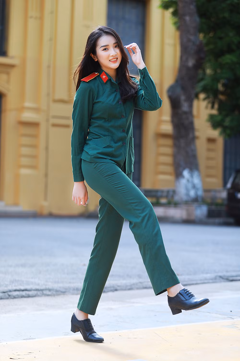Nữ sinh viên trường ĐH Văn hóa Nghệ thuật Quân đội có gương mặt đẹp như minh tinh ảnh 2