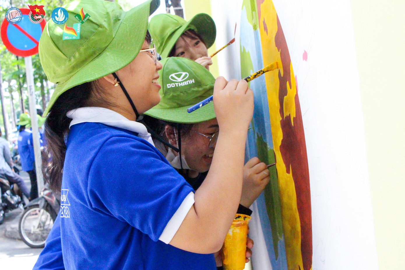 “Chiến sĩ áo trắng” xuất hiện trong chiến dịch “phủ xanh” ký túc xá ảnh 3