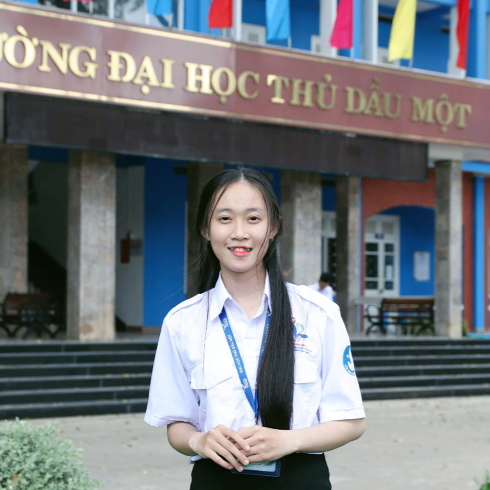 Nữ đảng viên tuổi 18 với thành tích học tập đáng ngưỡng mộ ảnh 1