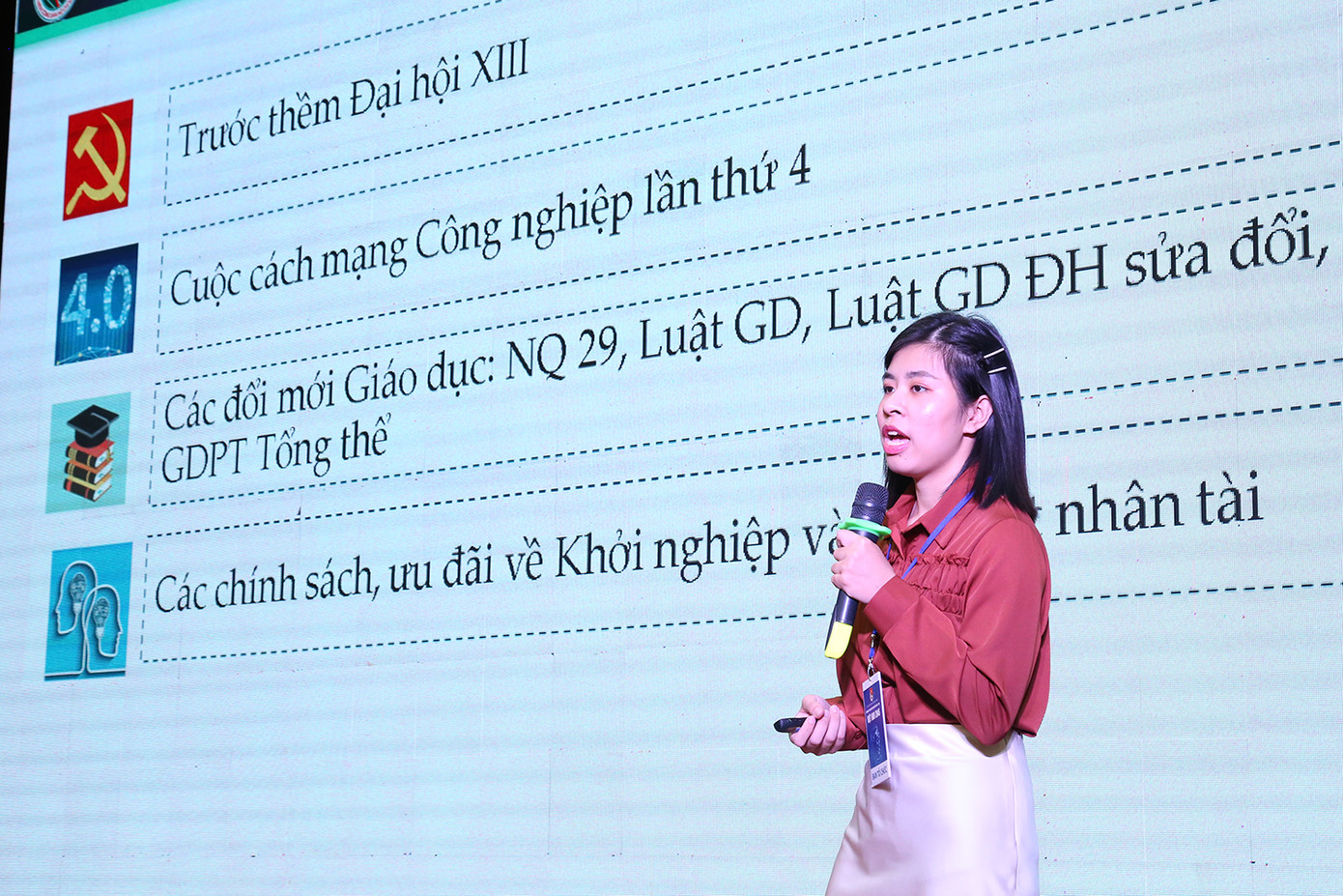 Trí thức trẻ nhiệt tình đóng góp ý kiến xây dựng đất nước ảnh 3