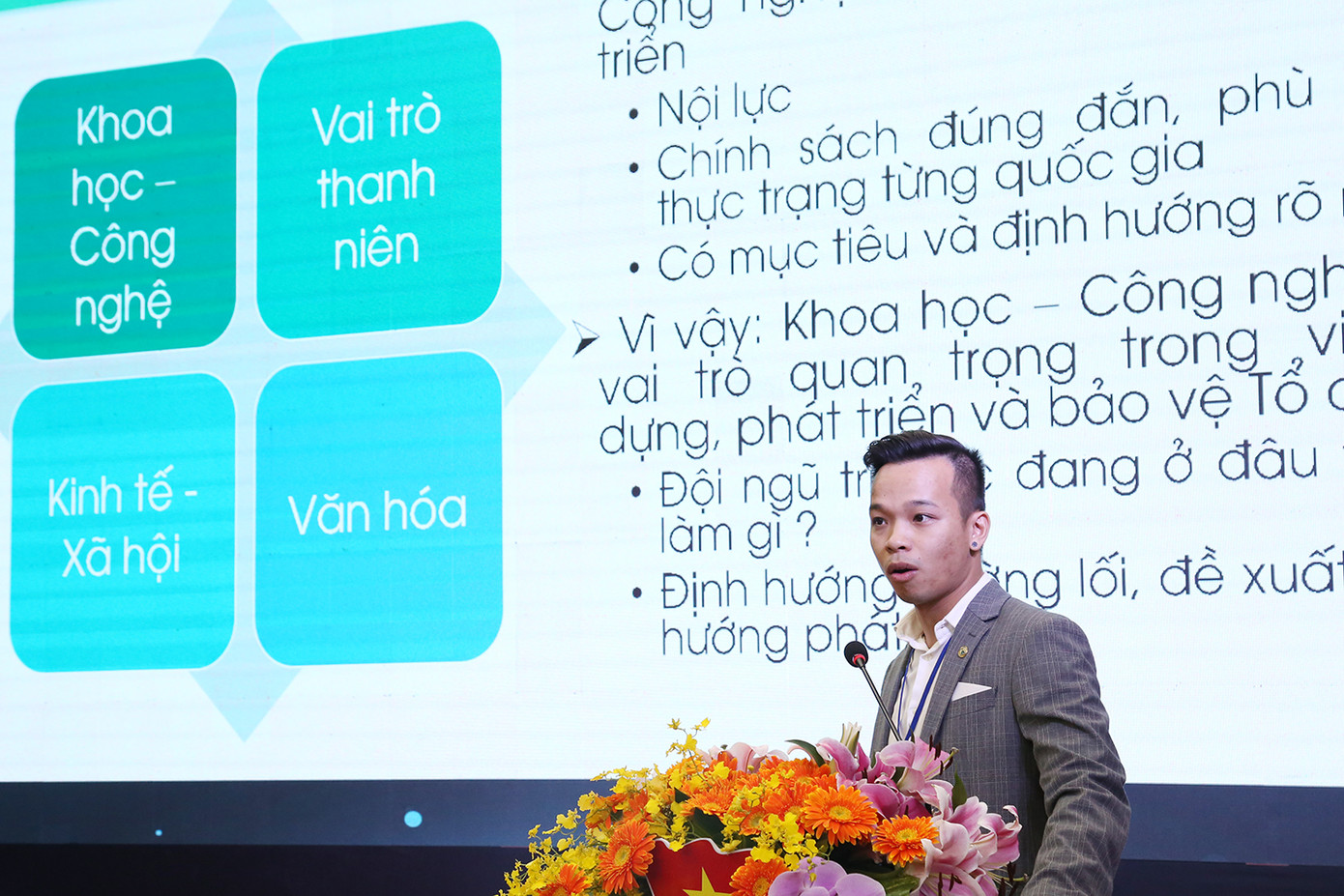 Trí thức trẻ nhiệt tình đóng góp ý kiến xây dựng đất nước ảnh 2