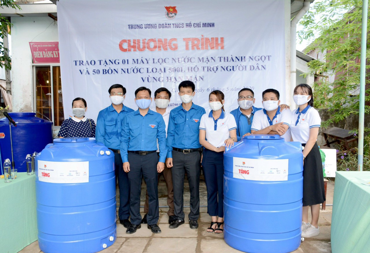 Máy lọc, bồn chứa nước đến với người dân vùng hạn, mặn tỉnh Cà Mau ảnh 1