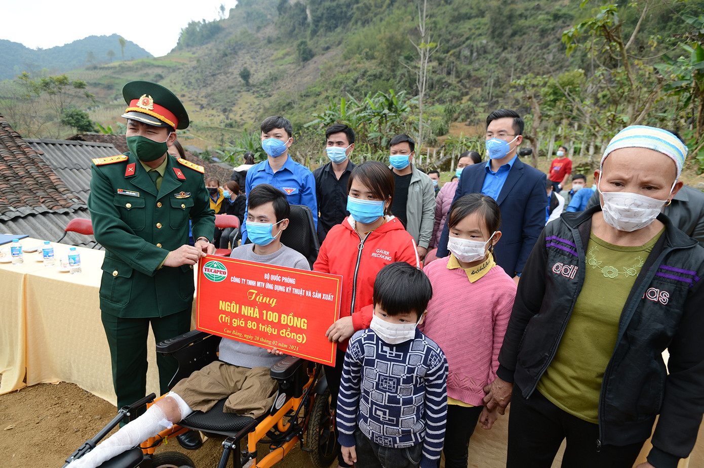 Khởi công xây tặng “Ngôi nhà 100 đồng” cho thanh niên Cao Bằng ảnh 3