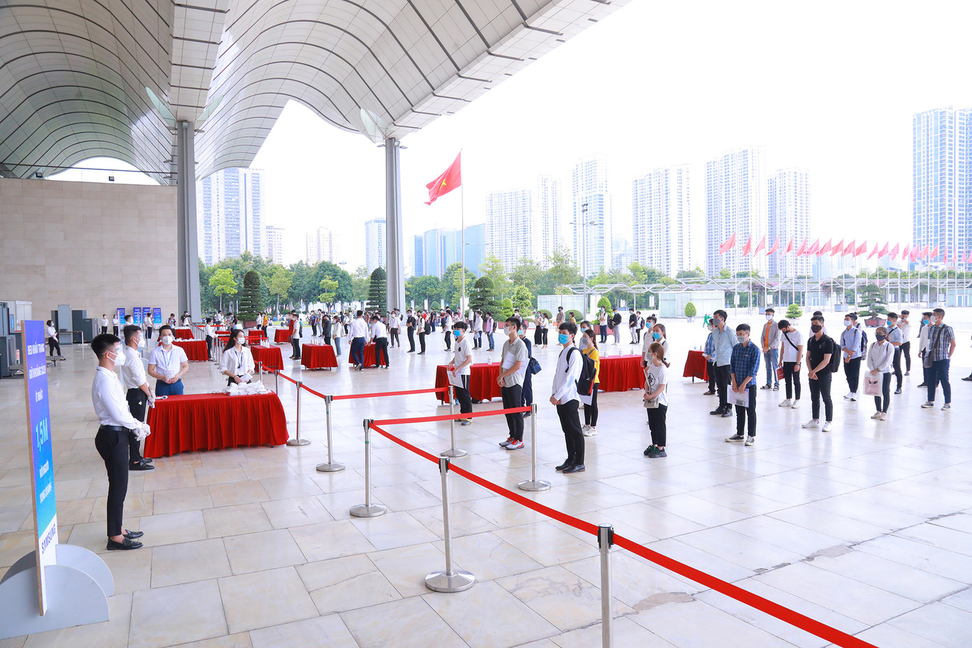 Hơn 2 nghìn cử nhân tốt nghiệp Đại học tham gia kỳ thi tuyển dụng ảnh 3