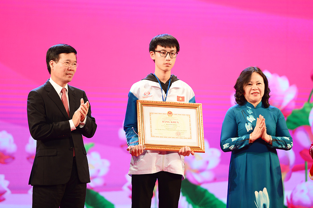 Tuyên dương 130 học sinh, sinh viên là những điển hình xuất sắc ảnh 3