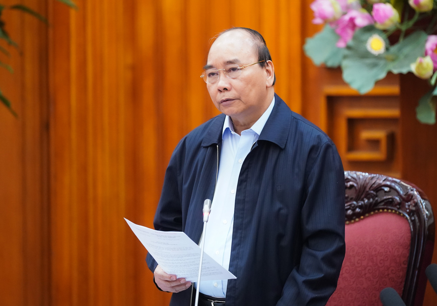 Thủ tướng: Tạm dừng mọi hoạt động hội họp, tập trung trên 20 người ảnh 1