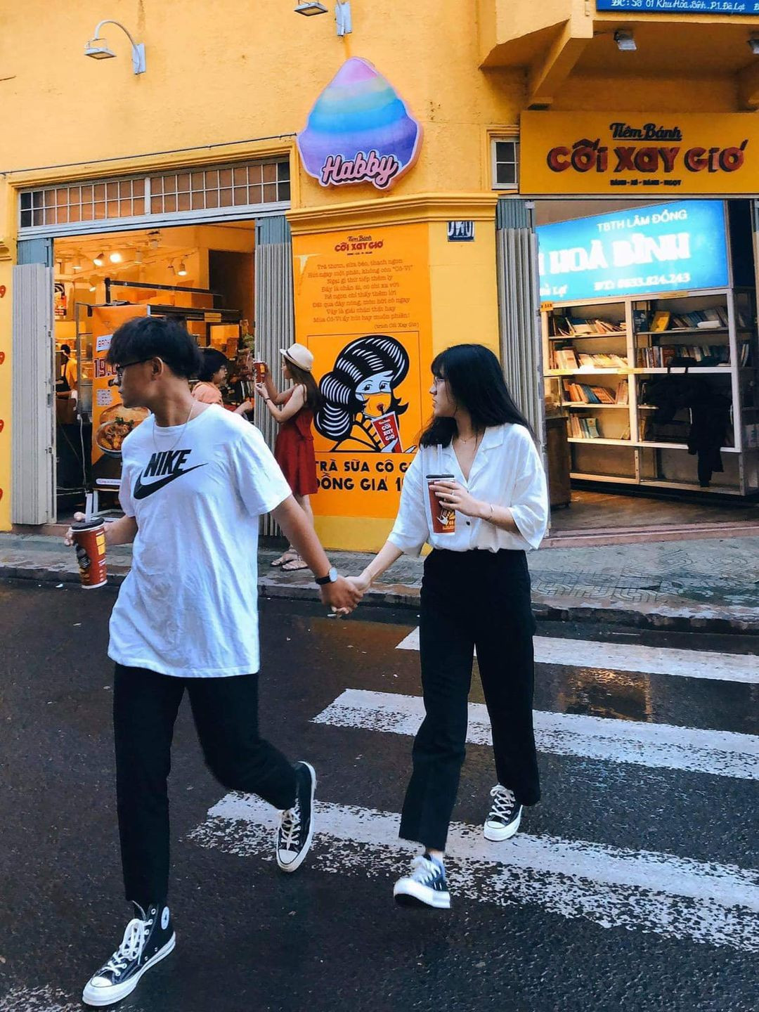 Bức tường vàng ở Đà Lạt trở lại thu hút nhiều bạn trẻ “Check-in“ ảnh 2