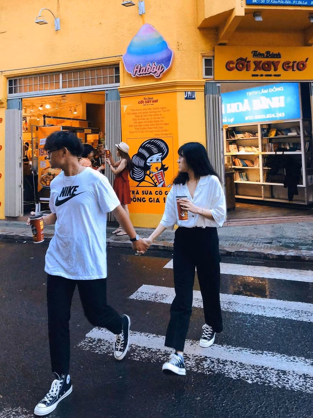 Bức tường vàng ở Đà Lạt trở lại thu hút nhiều bạn trẻ “Check-in“ ảnh 2
