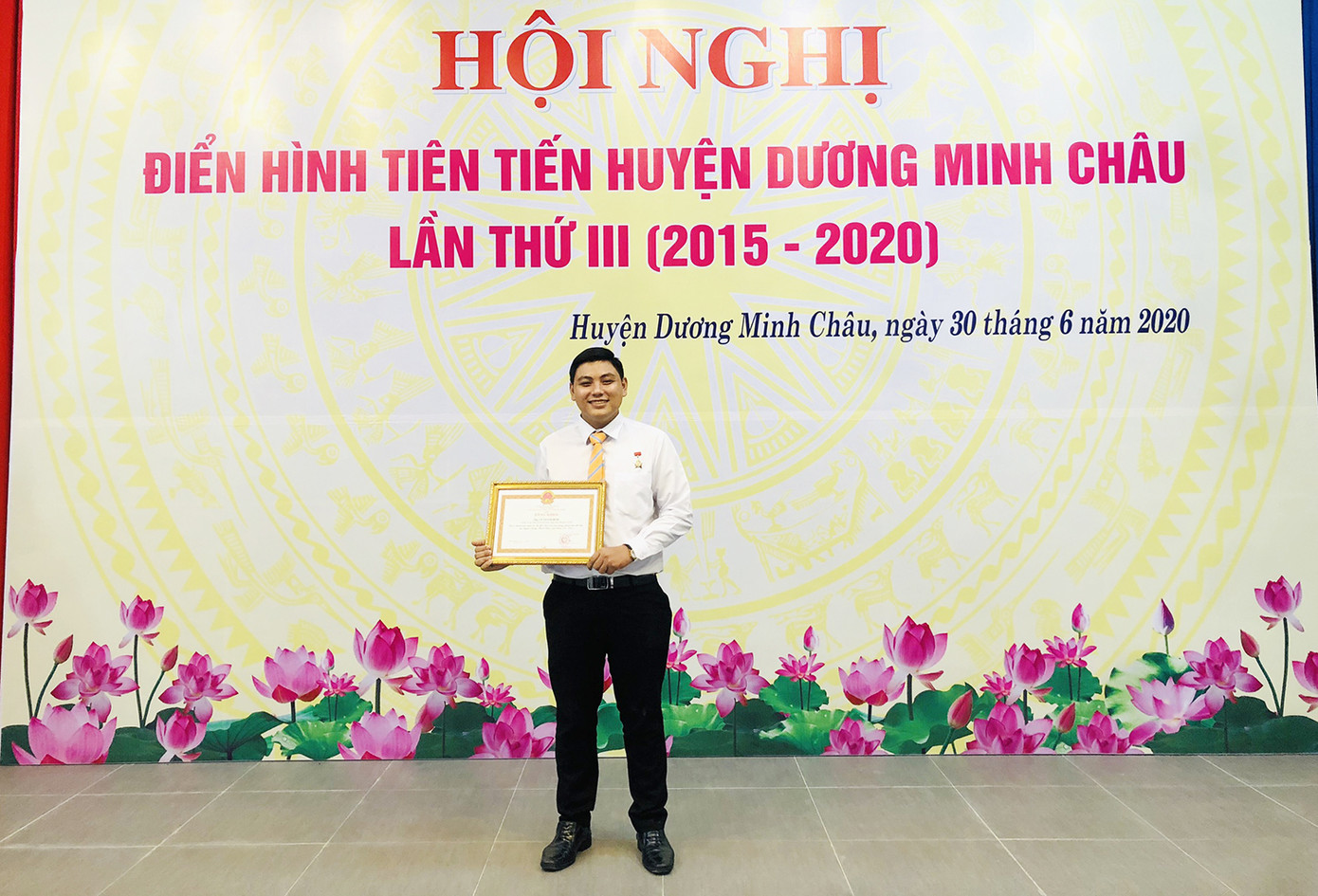Anh chàng lớp trưởng điển trai chuyên đi “săn” giải thưởng ảnh 5