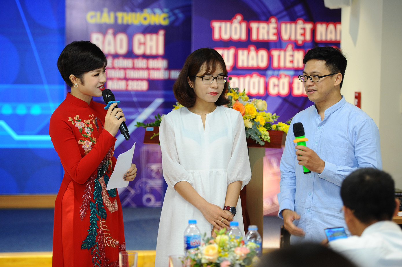 Các tác giả tham gia cuộc thi chia sẻ về quá trinh tác nghiệp tại Lễ trao giải. Những tác phẩm báo chí tạo được cảm hứng, sức lan toả về công tác Đoàn ảnh 6