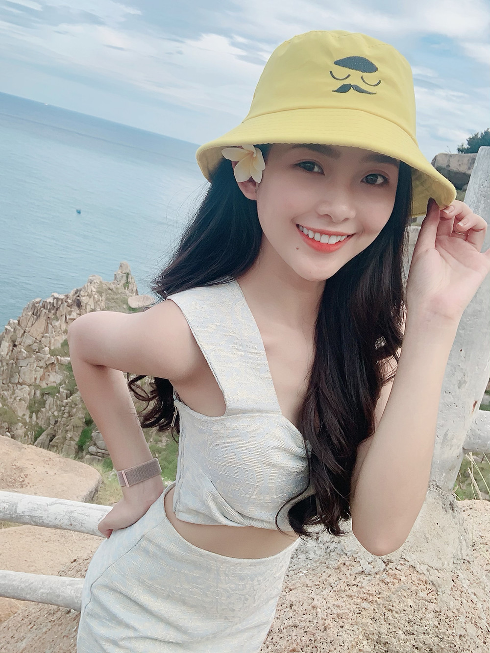 Á khôi Sinh viên sở hữu vòng eo vạn người mê ảnh 2