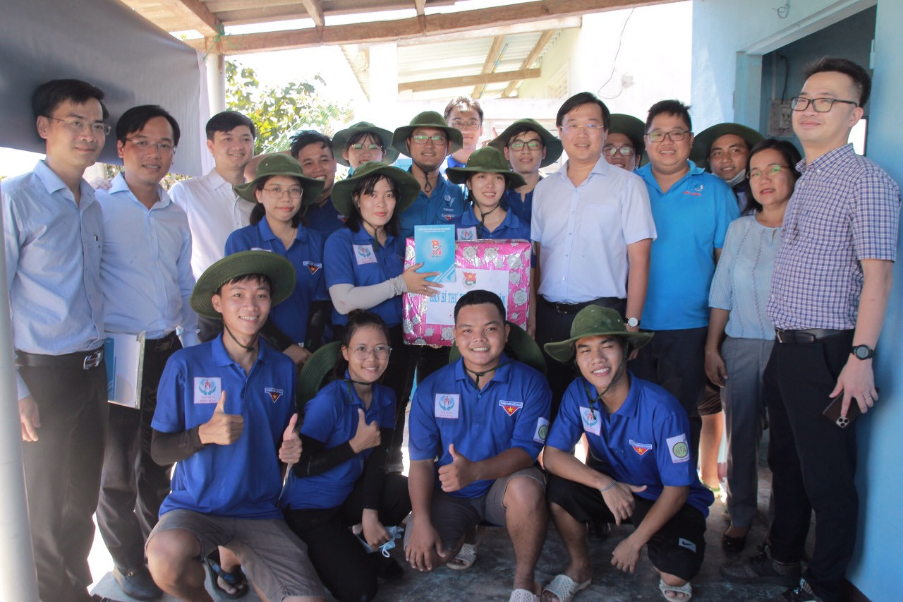 20 chiến sĩ tình nguyện tại huyện đảo Phú Quý, Bình Thuận ảnh 3