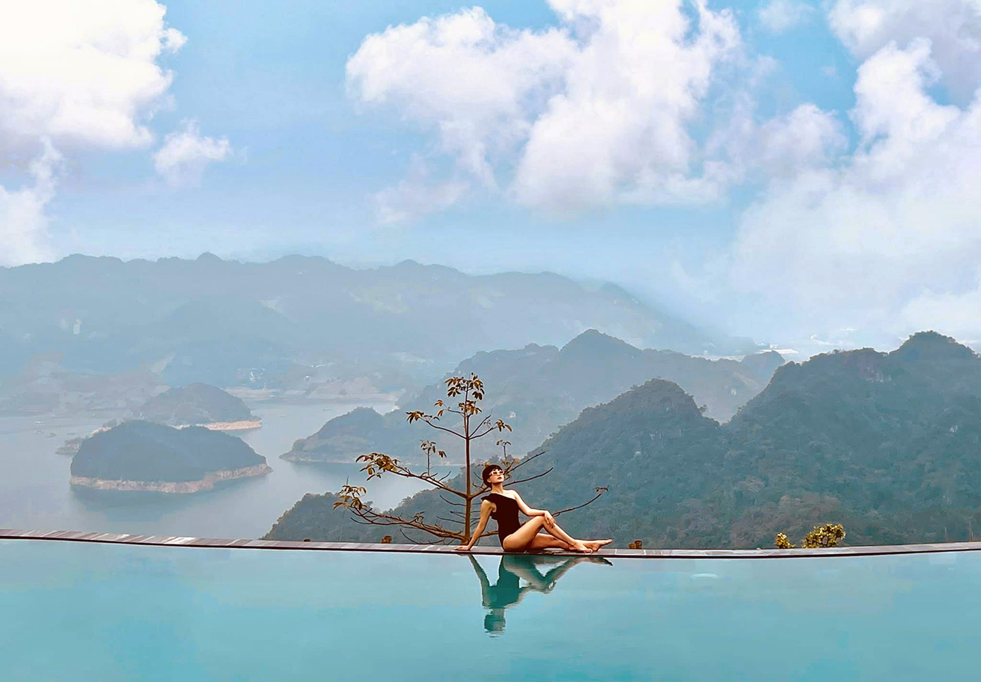 Cựu hoa khôi trường ĐH Ngoại thương khoe hình ảnh “chu du khắp nơi“ ảnh 2