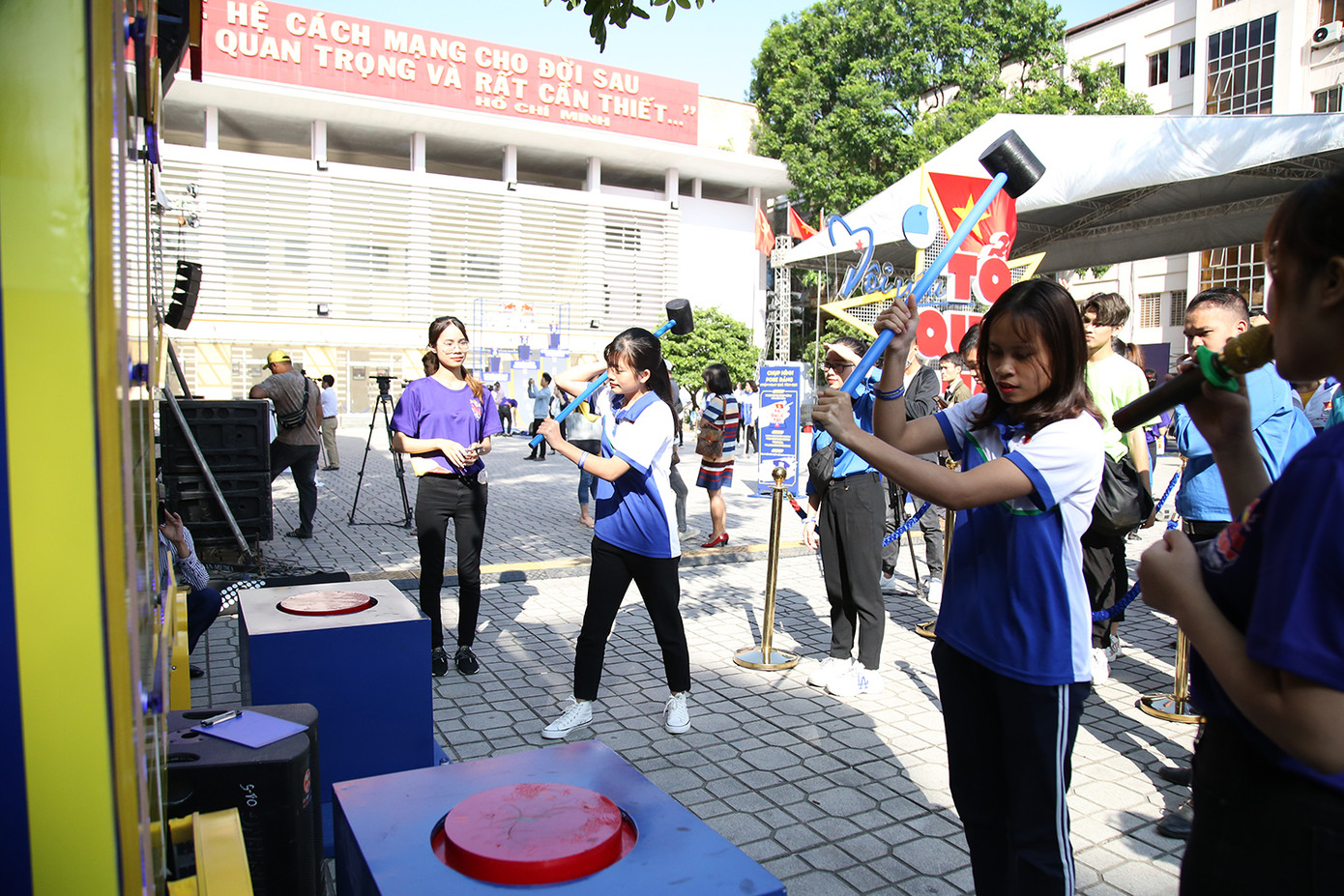 Nữ sinh các trường ĐH, CĐ trên địa bàn Hà Nội tham gia tại Ngày hội. Khai mạc Ngày hội “Tôi yêu Tổ quốc tôi” năm 2020 ảnh 6