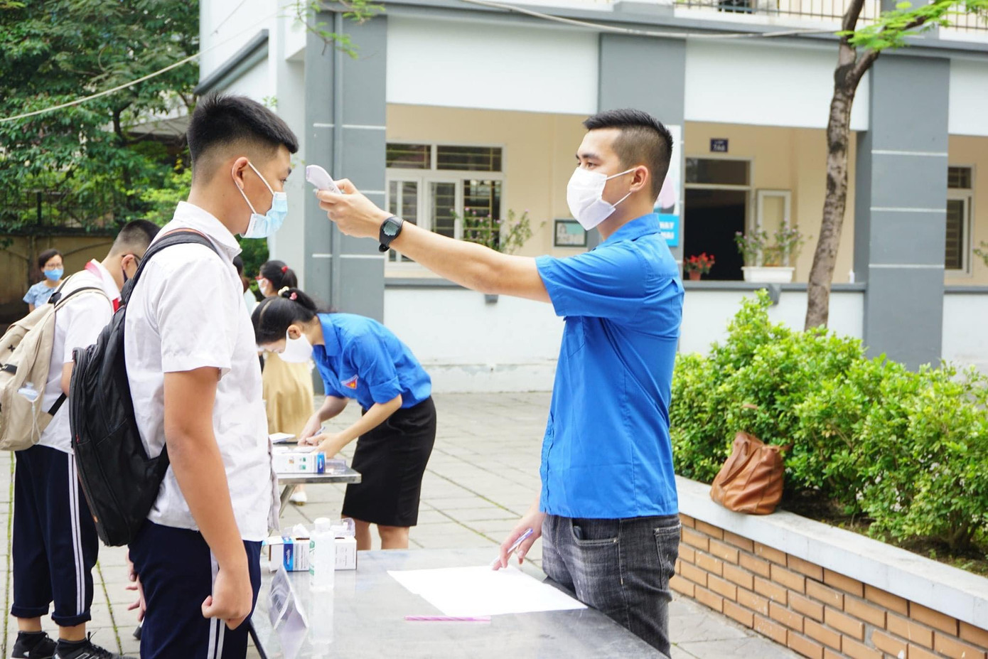 Thanh niên Thủ đô lập chốt hỗ trợ học sinh, sinh viên trở lại trường ảnh 1