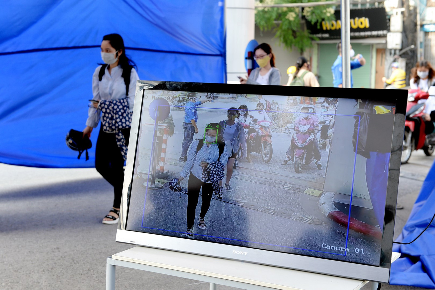 Trường ĐH Kinh tế Quốc dân hỗ trợ sinh viên phòng dịch trong ngày đi học trở lại ảnh 6