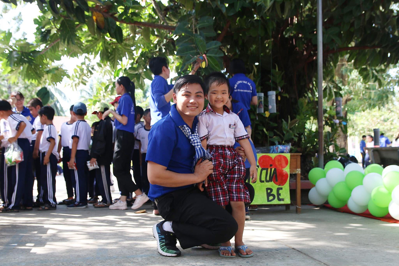 Anh chàng lớp trưởng điển trai chuyên đi “săn” giải thưởng ảnh 9