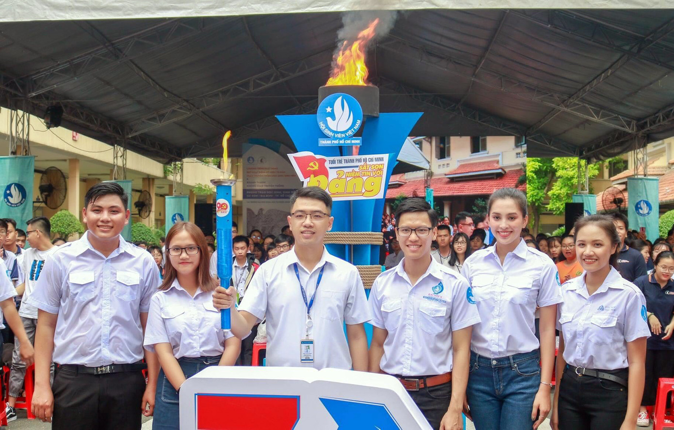 Anh chàng lớp trưởng điển trai chuyên đi “săn” giải thưởng ảnh 4