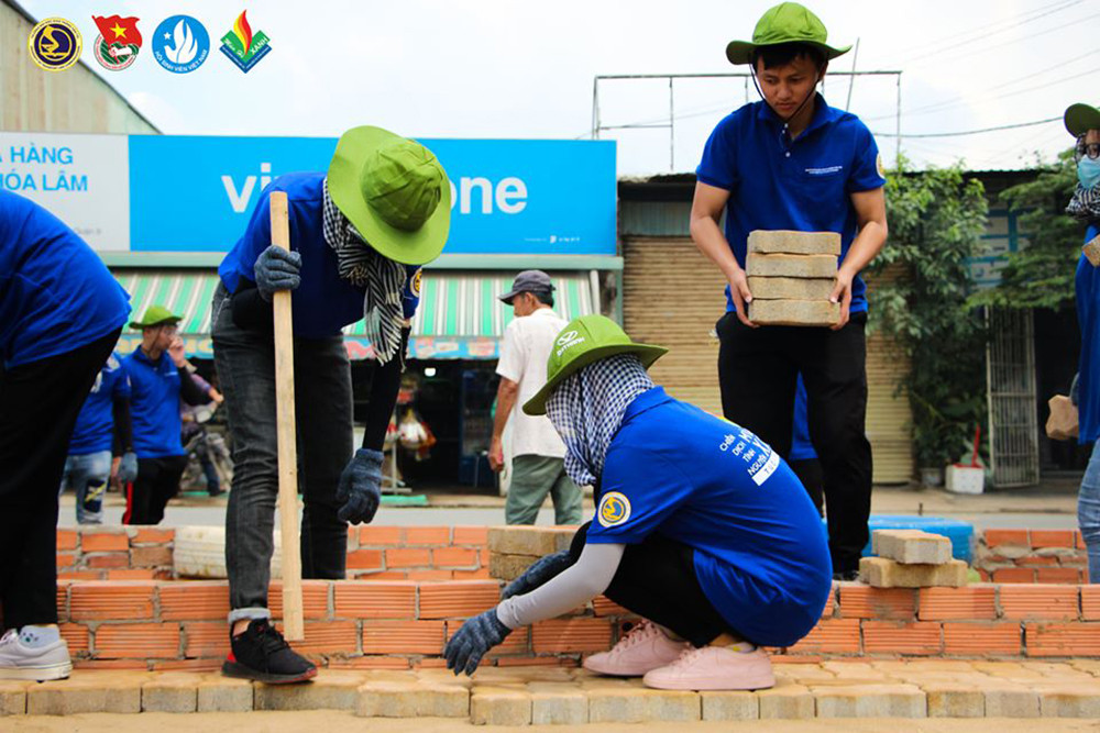 Màu áo xanh sinh viên tình nguyện toả đi muôn nơi ảnh 6