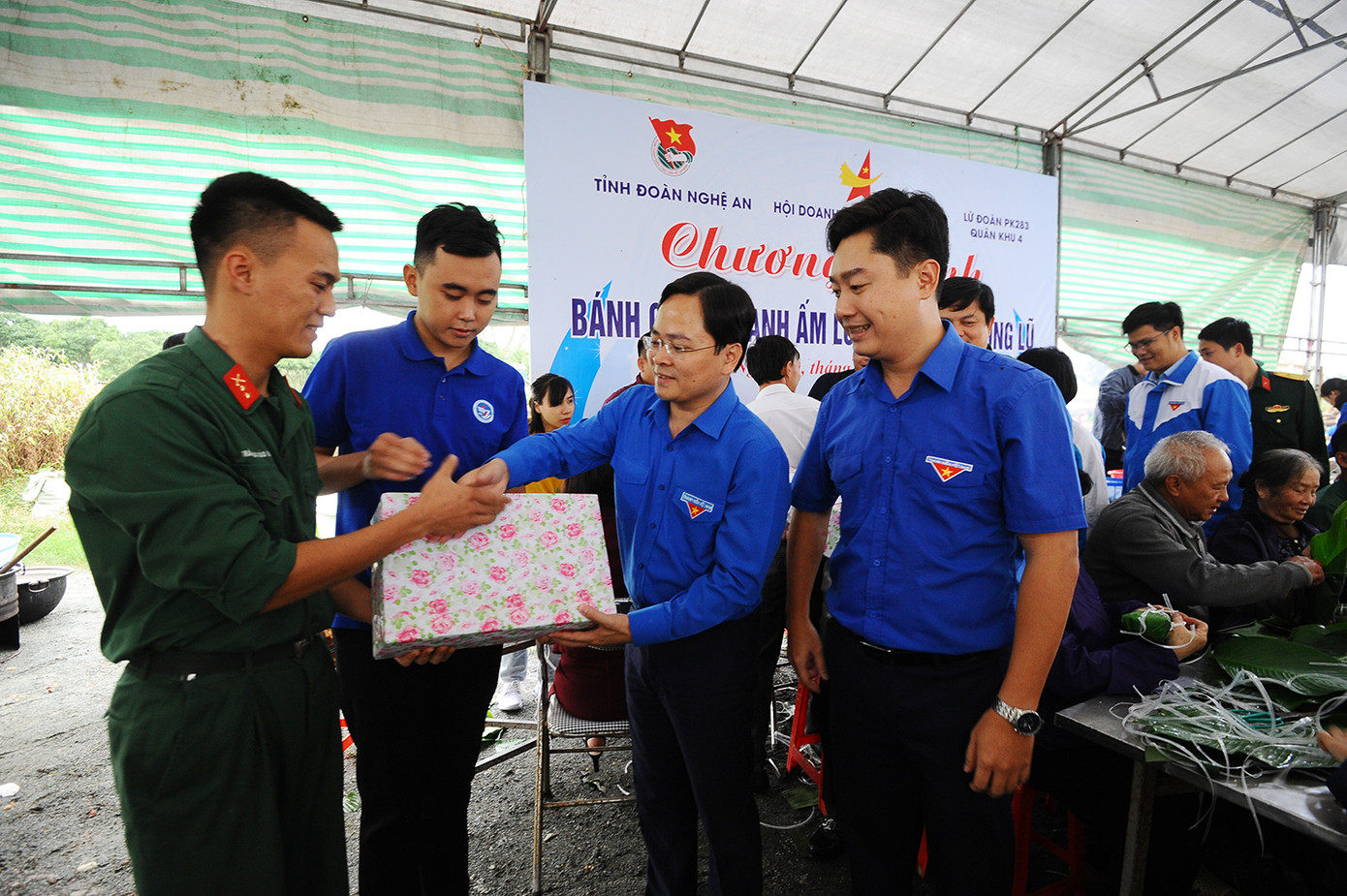 T.Ư Đoàn hỗ trợ bà con vùng lũ tại Quân khu 4 ảnh 5