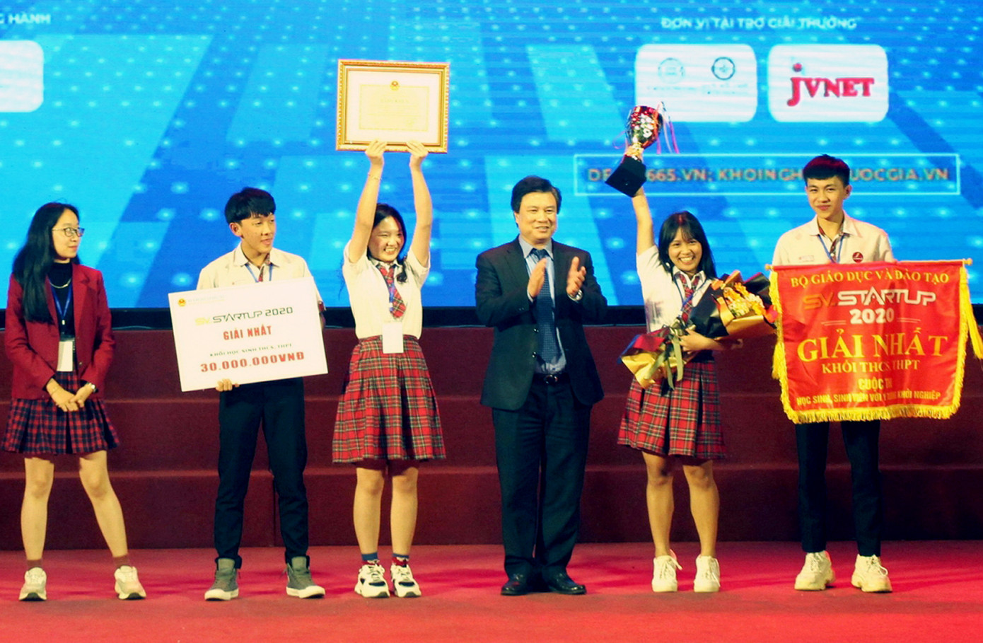 Trao ý tưởng khởi nghiệp xuất sắc nhất cho nhóm học sinh Đắk Lắk ảnh 1