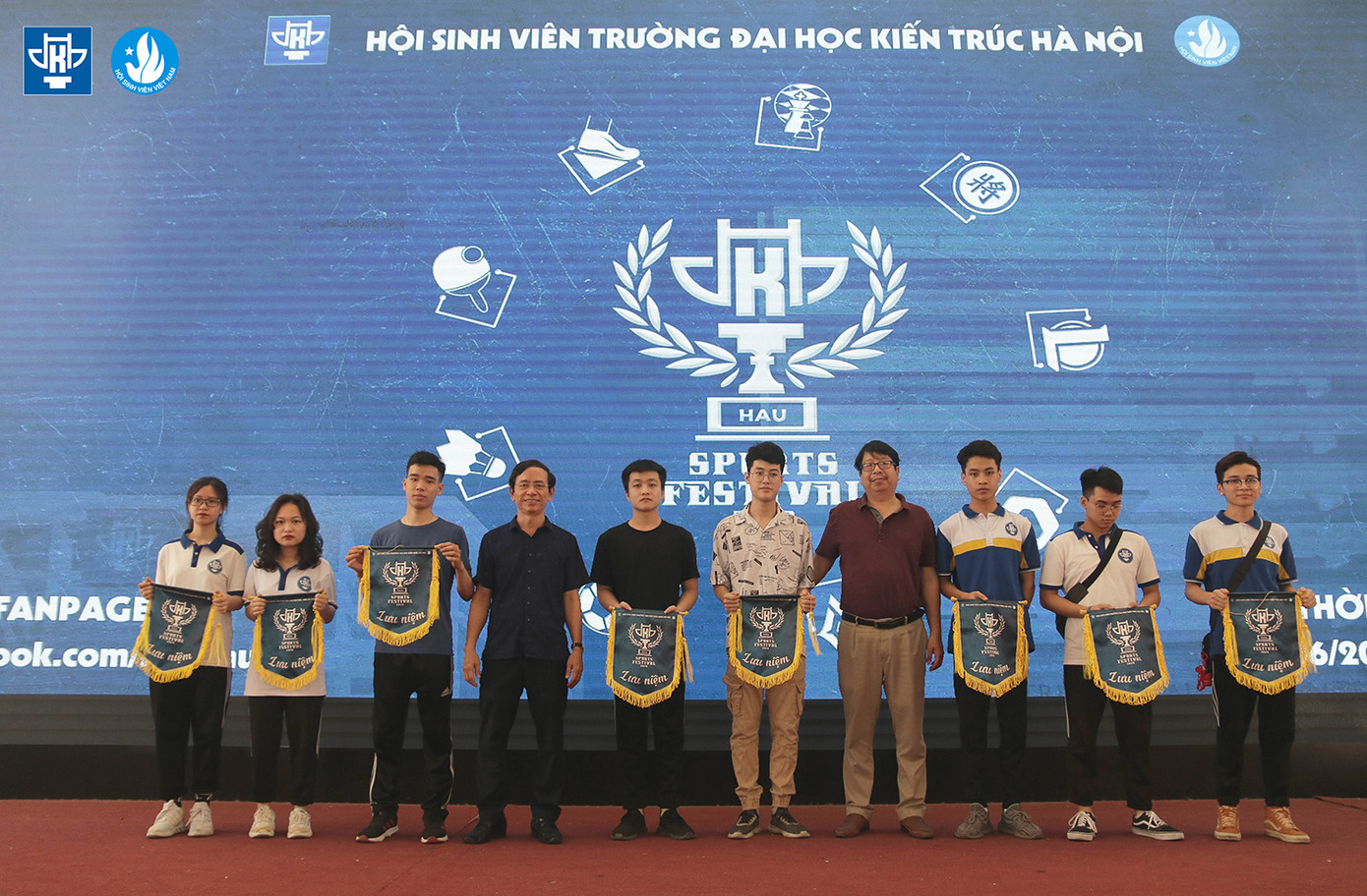 Nữ sinh viên Kiến trúc tranh tài thể thao ảnh 1