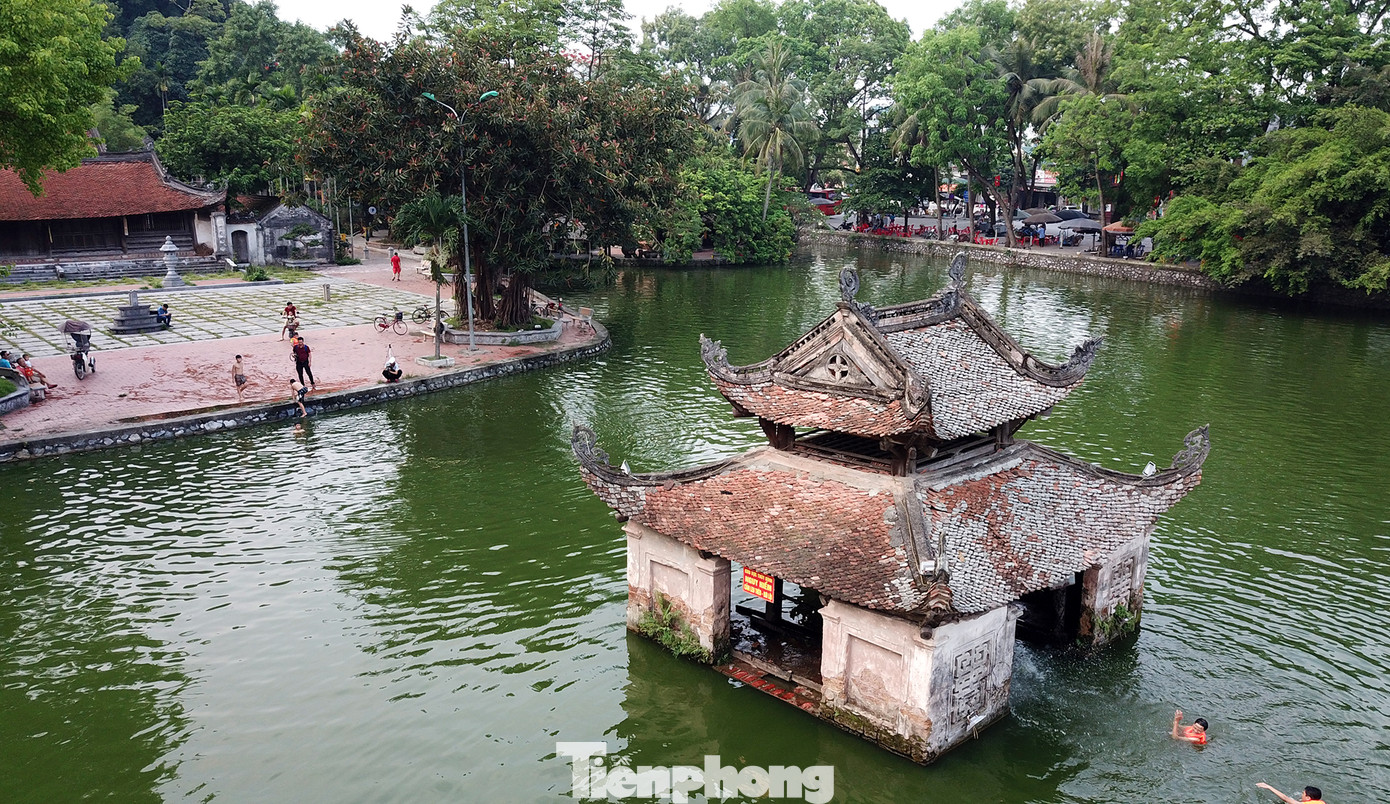 Trẻ em nhào lộn xuống ao của ngôi chùa nổi tiếng nhất Bắc Bộ ảnh 12