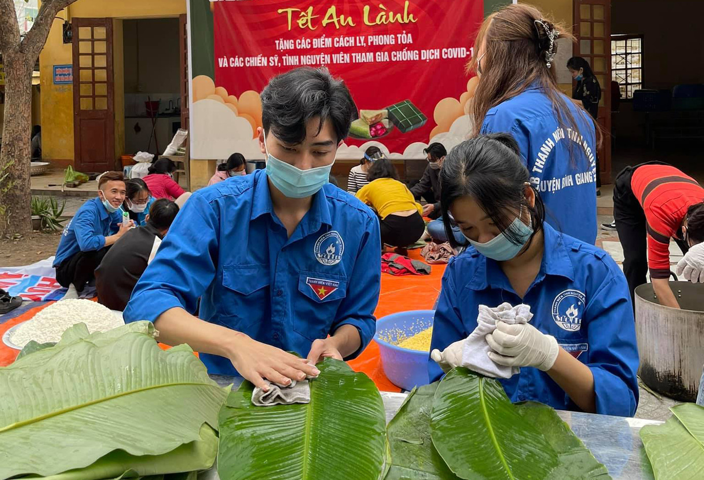 Hàng nghìn bánh chưng xanh gửi người dân và các lực lượng phòng chống dịch COVID-19 ảnh 1