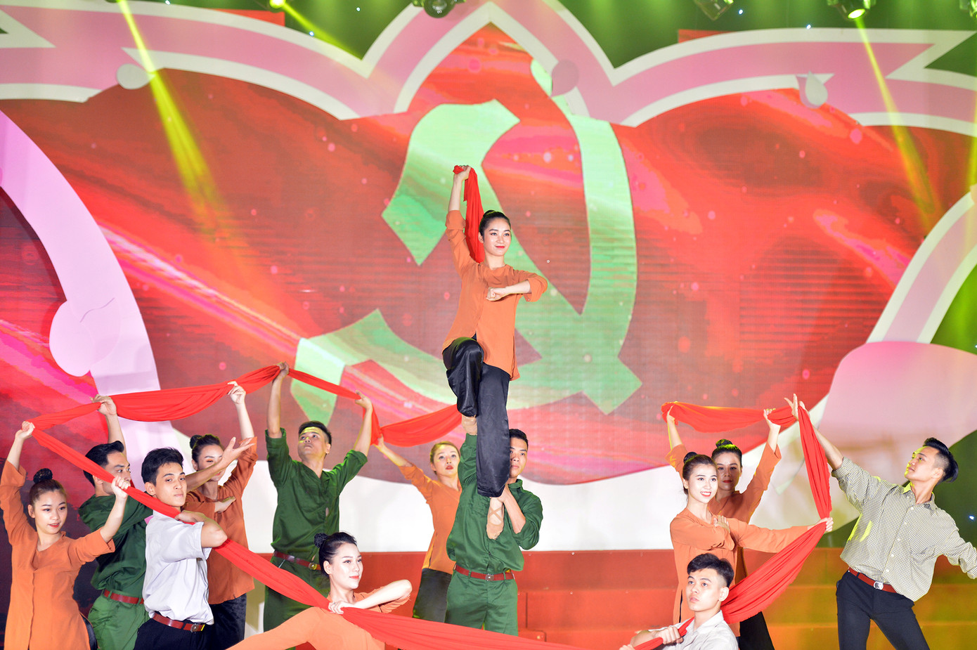 Hà Nội tuyên dương 90 đảng viên trẻ làm theo lời Bác ảnh 2