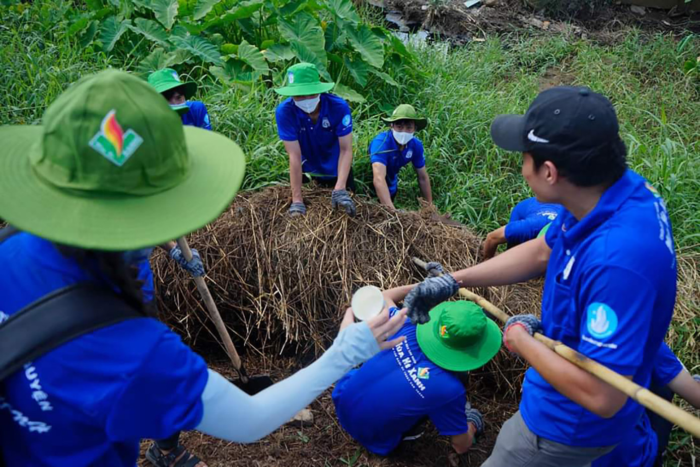 Màu áo xanh sinh viên tình nguyện toả đi muôn nơi ảnh 2