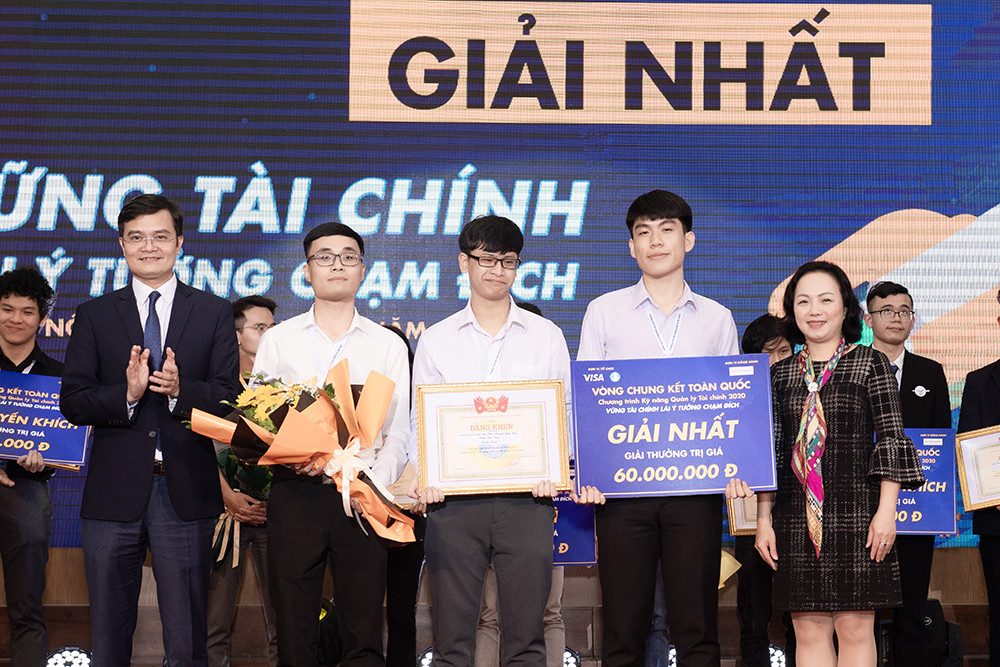 Ba sinh viên trường ĐH Ngoại thương giành giải Nhất “Kỹ năng tài chính 2020“ ảnh 1