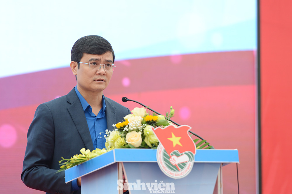 Anh Bùi Quang Huy - Ủy viên dự khuyết T.Ư Đảng, Bí thư thường trực T.Ư Đoàn, Chủ tịch T.Ư Hội Sinh viên Việt Nam phát biểu tại Lễ phát động chương trình. Hàng ngàn công trình thanh niên mừng Đảng quang vinh ảnh 3