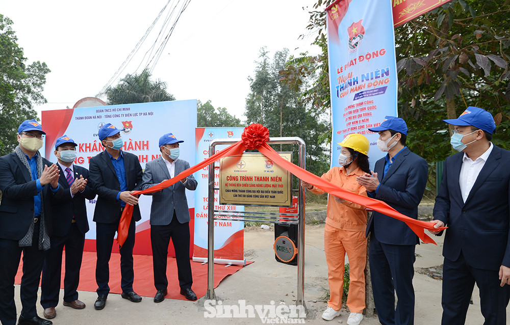 Khánh thành công trình thanh niên Hệ thống đèn chiếu sáng năng lượng mặt trời tại xã Minh Phú, huyện Sóc Sơn, TP. Hà Nội. Hàng ngàn công trình thanh niên mừng Đảng quang vinh ảnh 4