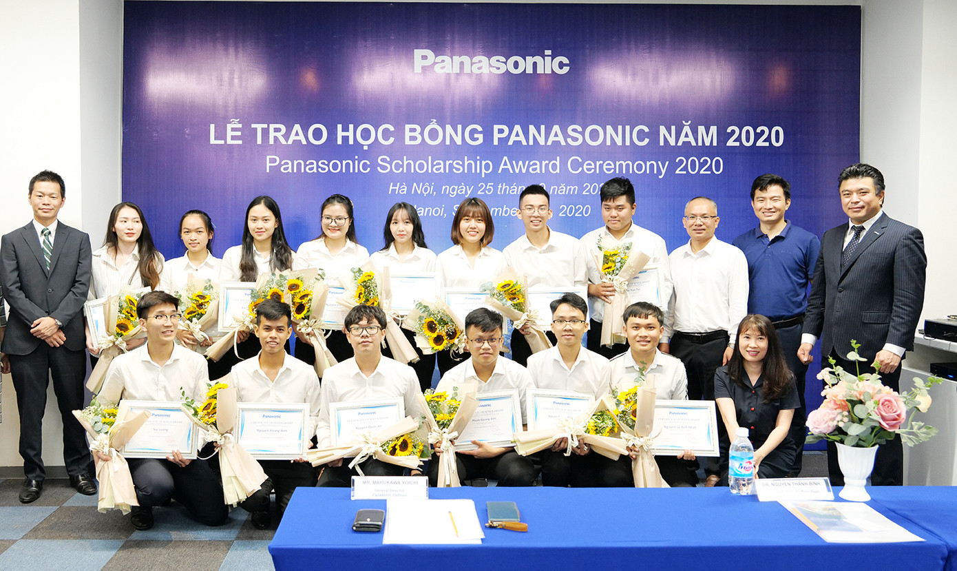 Trao tặng 15 suất học bổng hỗ trợ sinh viên ảnh 1