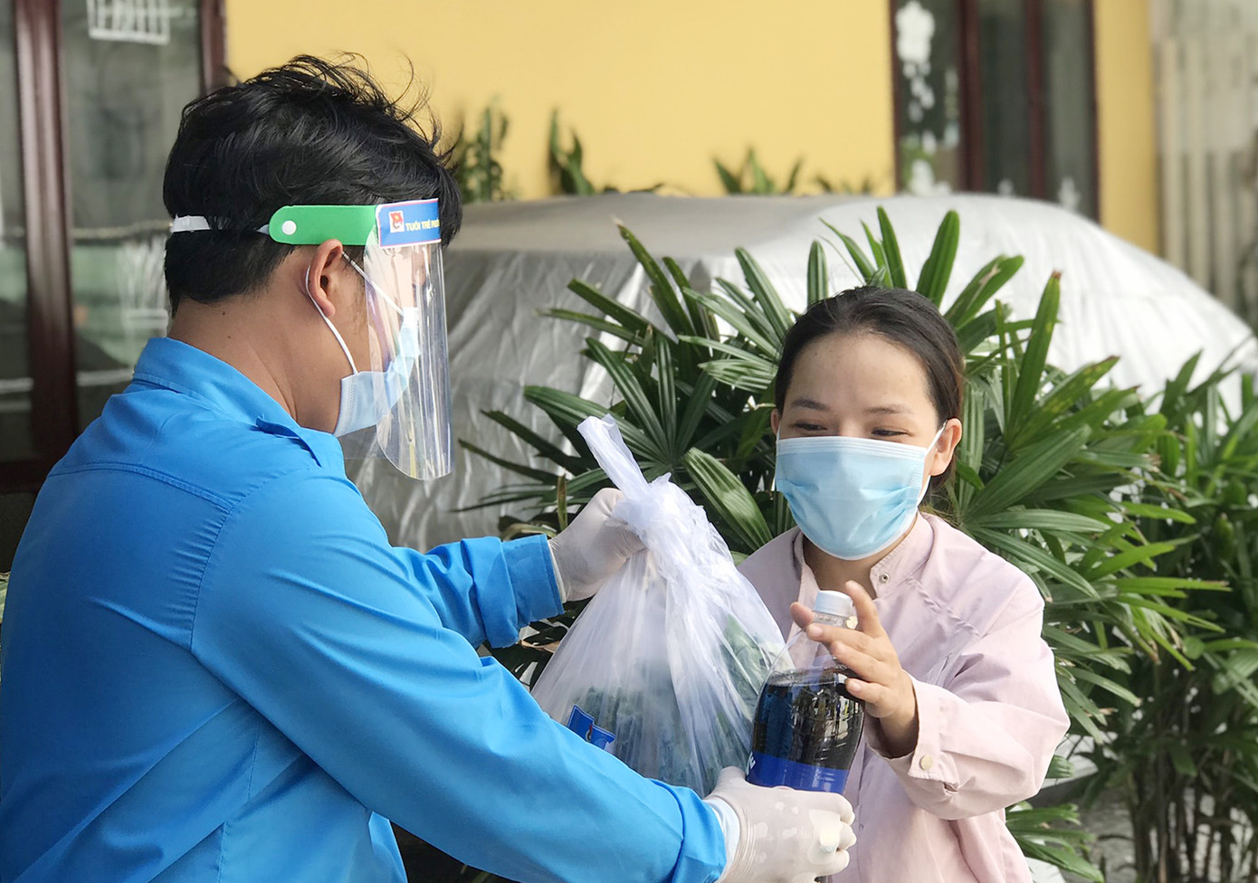 “Triệu bữa cơm” đến với người dân khó khăn Quảng Nam, Đà Nẵng ảnh 1