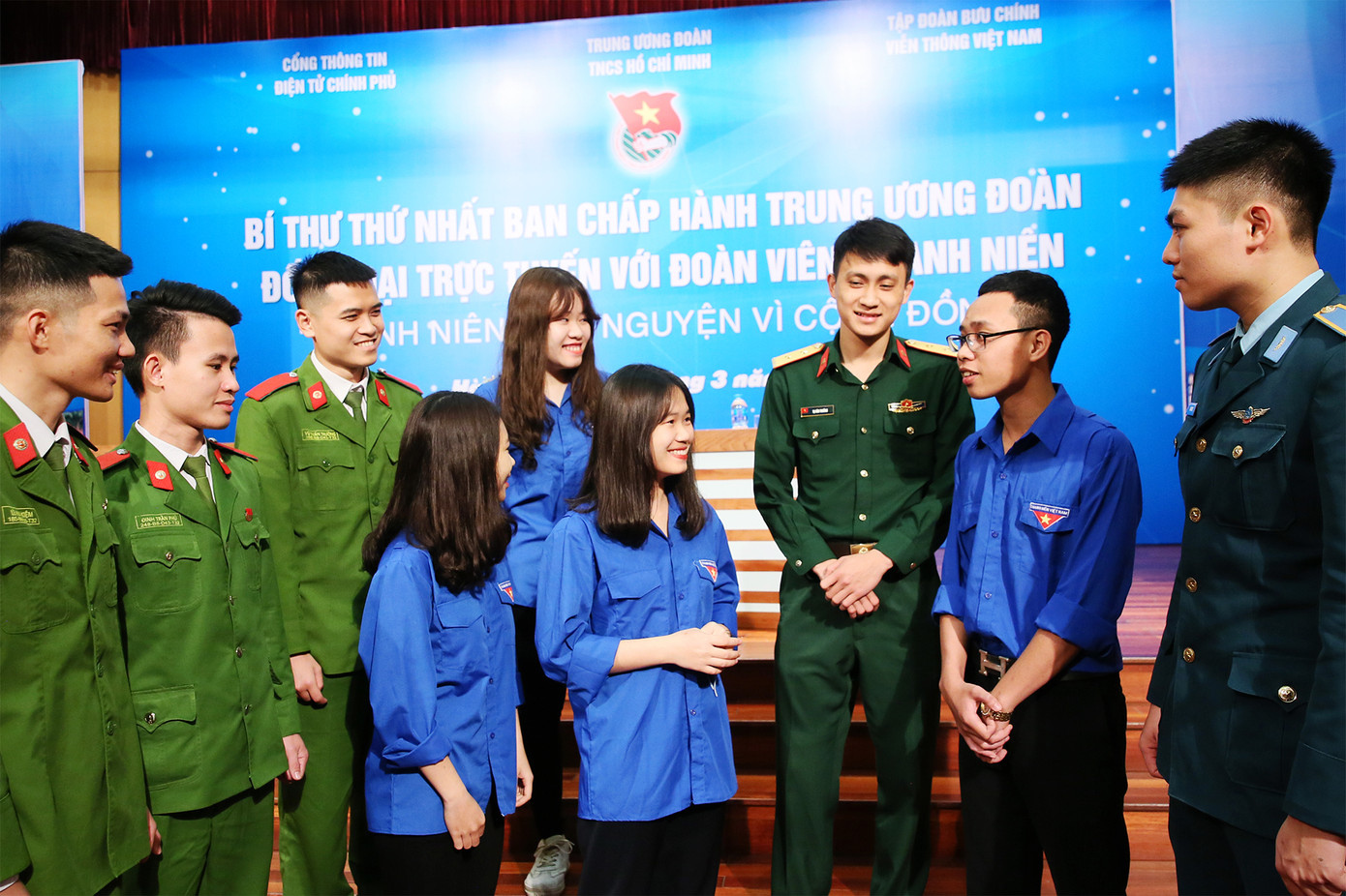 Bí thư thứ nhất T.Ư Đoàn đối thoại trực tuyến với thanh niên Việt Nam ảnh 1