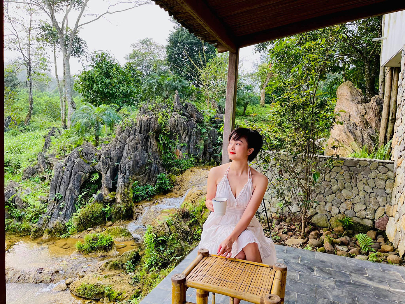 Cựu hoa khôi trường ĐH Ngoại thương khoe hình ảnh “chu du khắp nơi“ ảnh 5