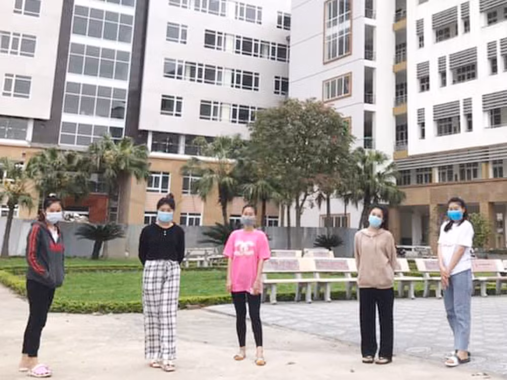 Lưu học sinh Lào tình nguyện ở lại ăn Tết Việt cùng người dân Hải Dương chống dịch ảnh 1