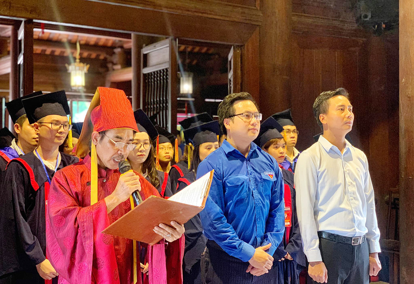 15 Thủ khoa xuất sắc báo công tại Văn Miếu - Quốc Tử Giám ảnh 1