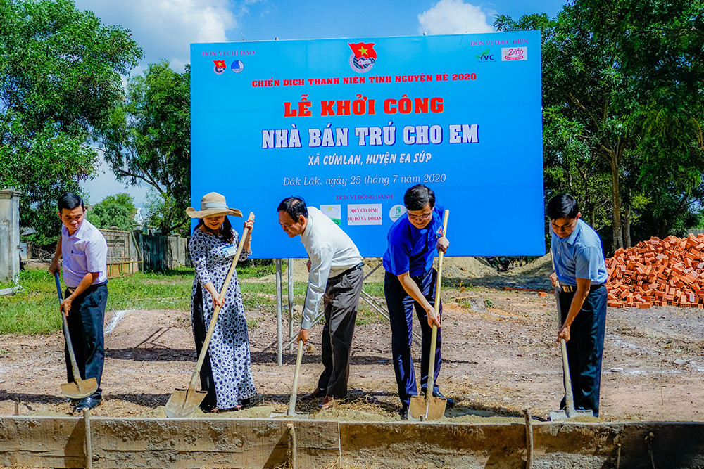 Sinh viên tham gia "Mùa Hè Xanh" thể hiện tính trách nhiệm vì cộng đồng ảnh 1