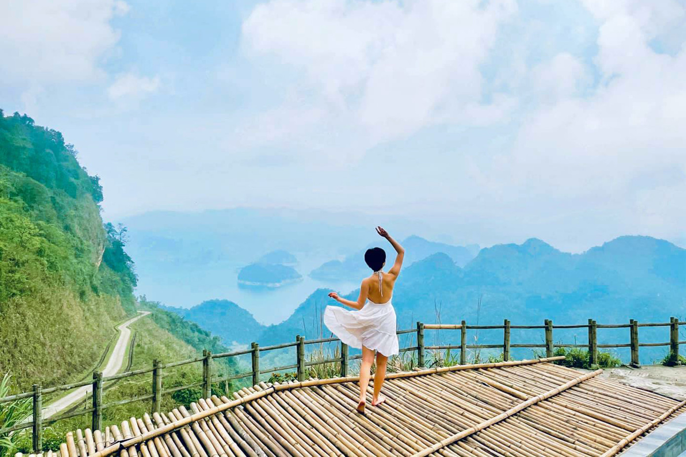 Cựu hoa khôi trường ĐH Ngoại thương khoe hình ảnh “chu du khắp nơi“ ảnh 3